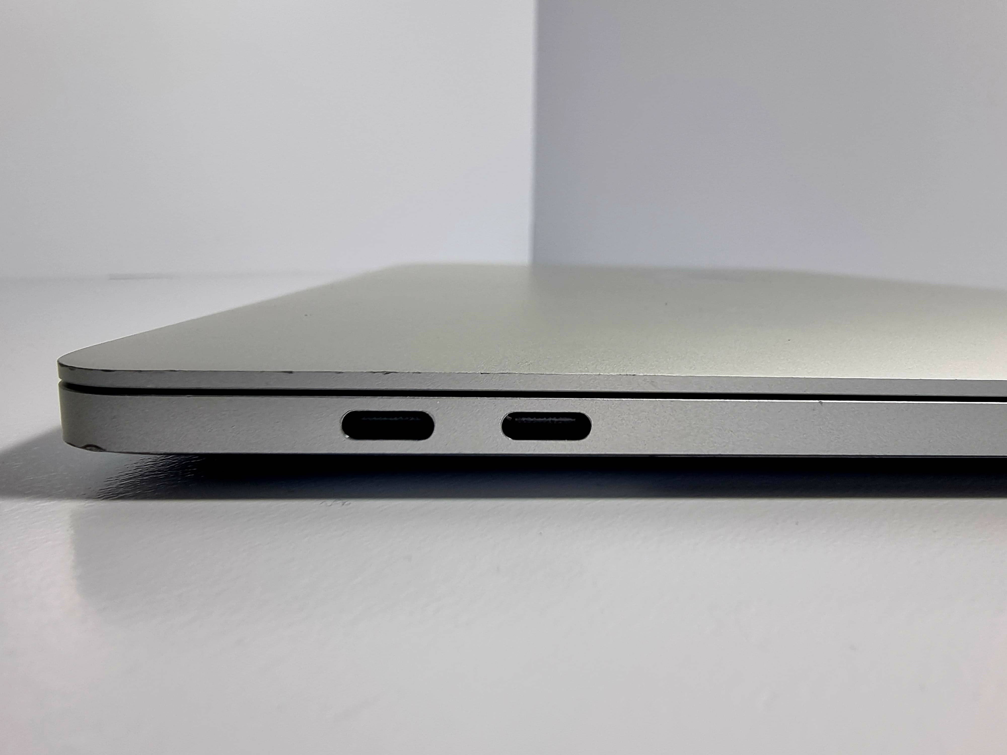 MacBook Pro 13" Touch Bar and Touch ID, 2017, Core i5 3,1Ггц/16Гб/512Гб SSD, 395 циклов / без коробки, Серебристый - Б/У