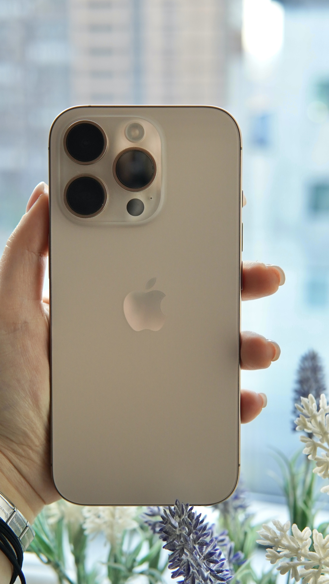 Смартфон Apple iPhone 16 Pro 128Гб (1 sim + eSIM / 98%) Пустынный титан - Б/У  ★★★★★